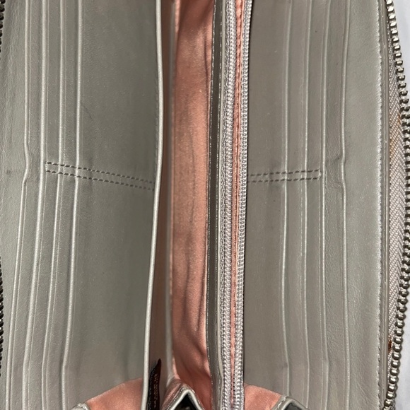 Large COACH leather wallet - Picture 3 of 3